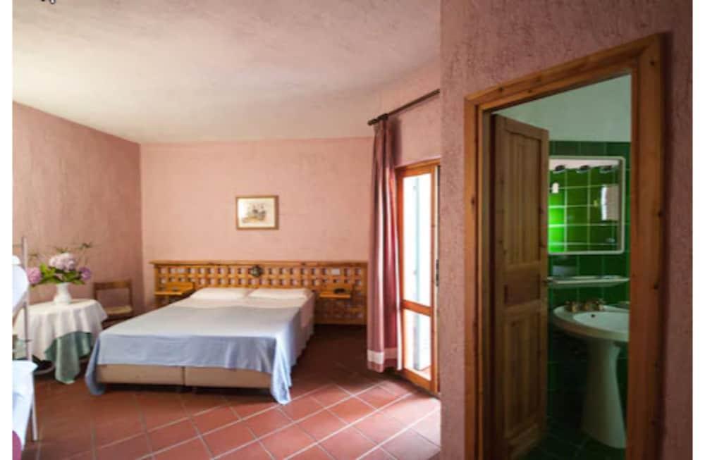 Hotel Scintilla San Teodoro  Eksteriør billede